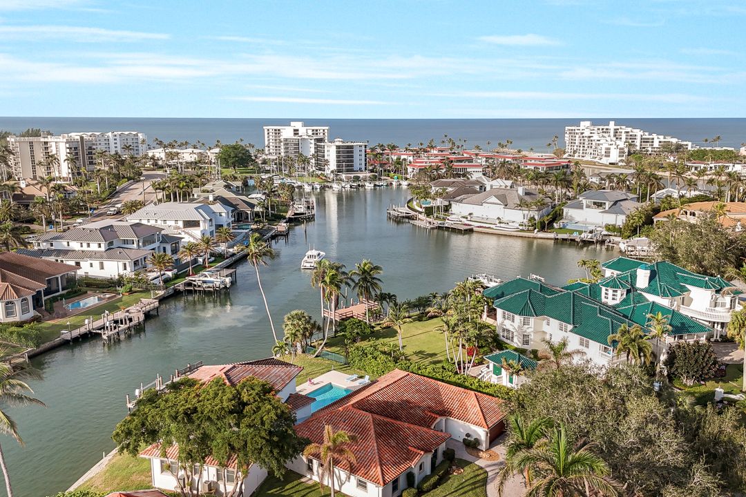 350 Bowline Bend, Naples, FL 34103
