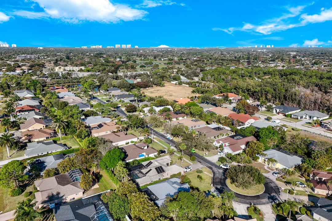 302 Sawgrass Ct, Naples, FL 34110