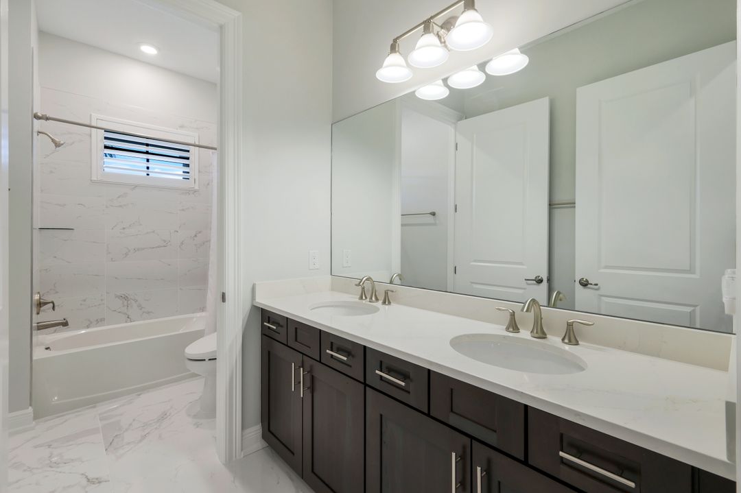 2488 Breakwater Wy #13-201, Naples, FL 34112