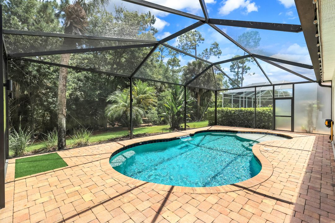 6072 Highwood Park Ln, Naples, FL 34110