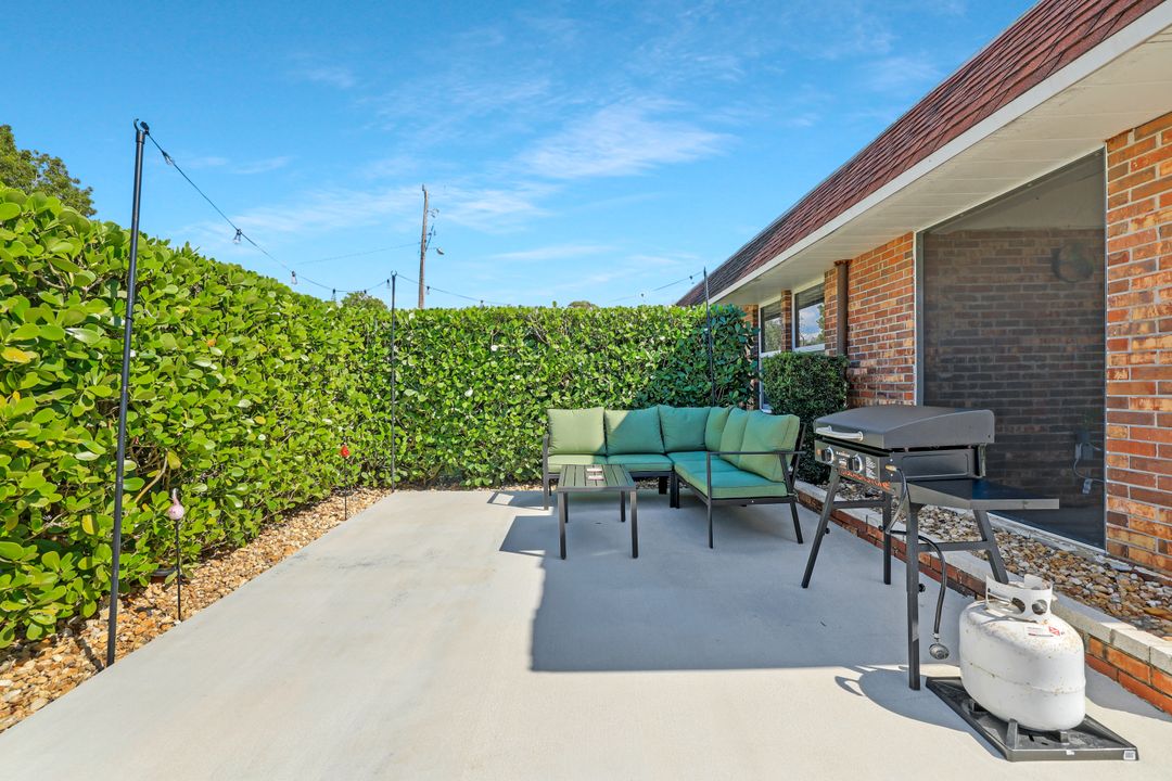 2710 Arbutus St, Naples, FL 34112