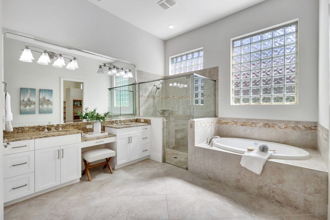 5717 Hammock Isles Dr, Naples, FL 34119