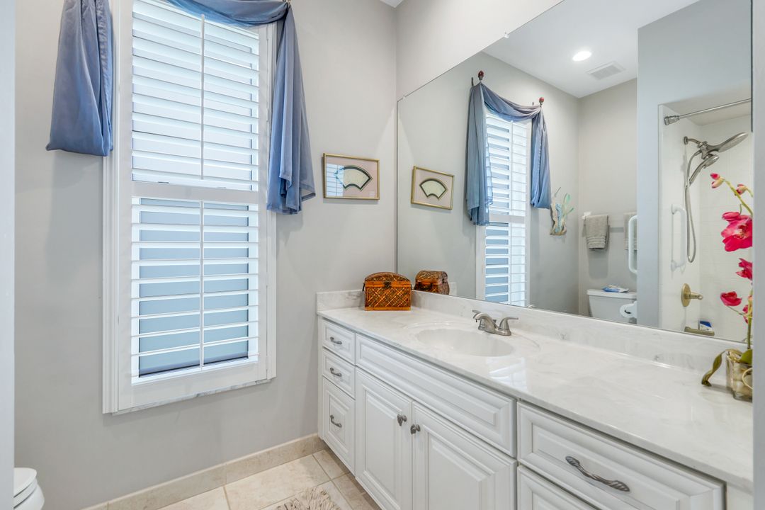3760 Lakemont Dr, Bonita Springs, FL 34134