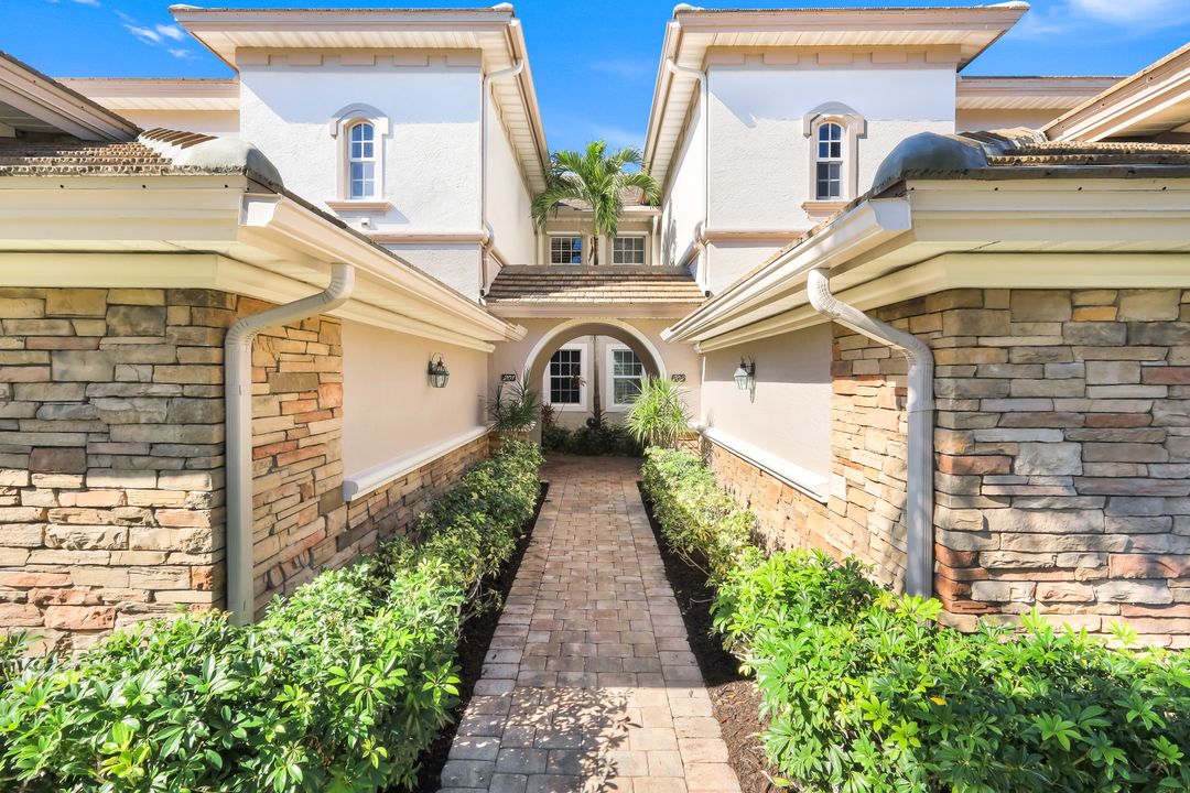 8771 Coastline Ct #201, Naples, FL 34120