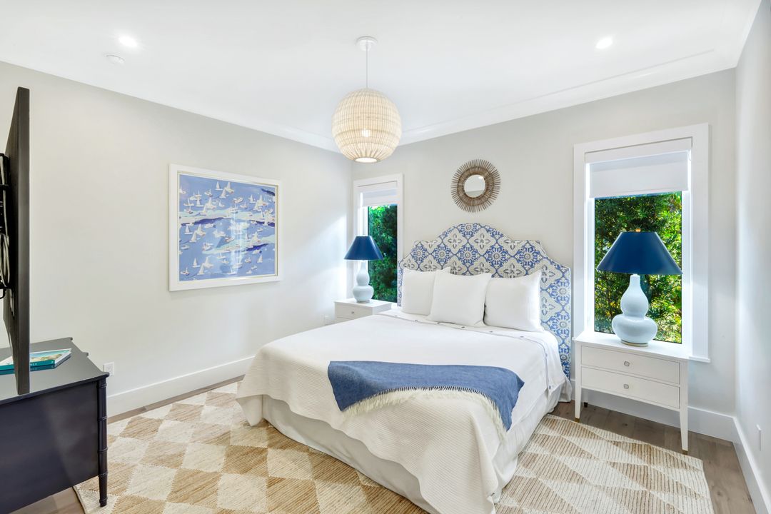 680 Wedge Dr, Naples, FL 34103