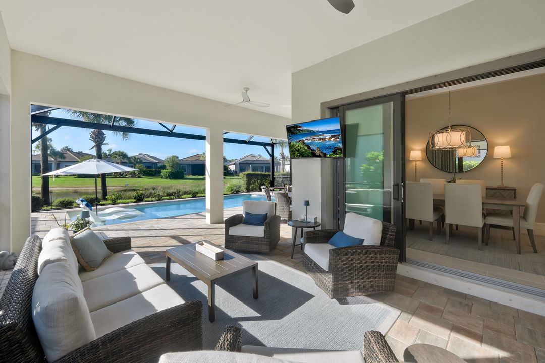 9815 Everglades Dr, Naples, FL 34120