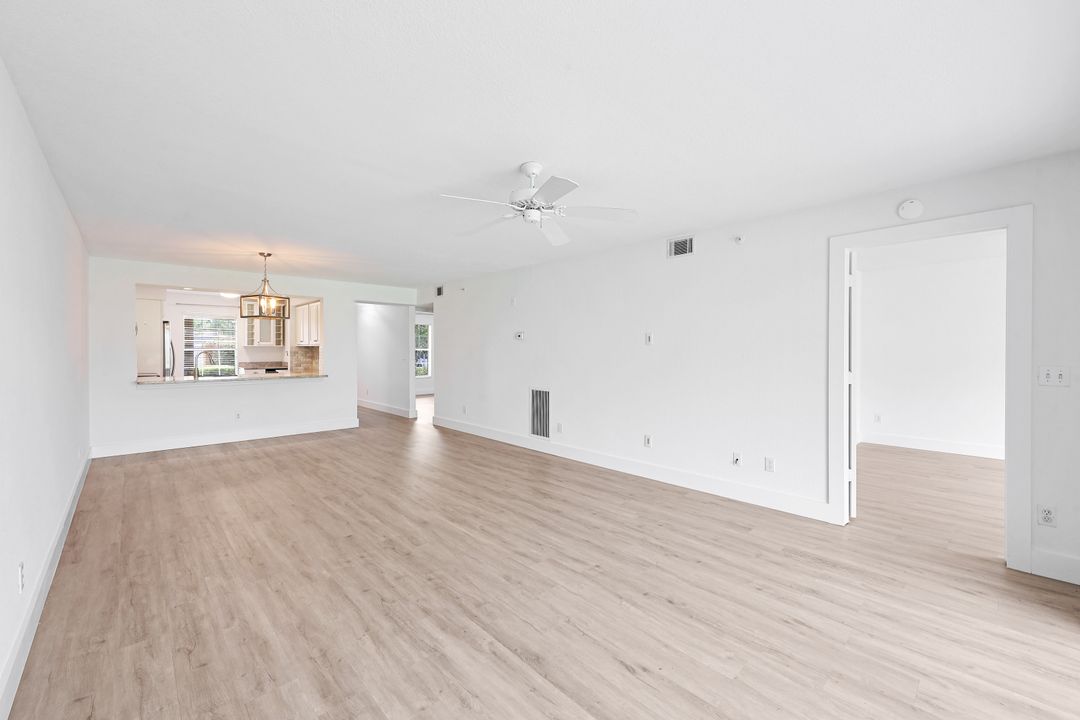 9650 Victoria Ln #B-102, Naples, FL 34109