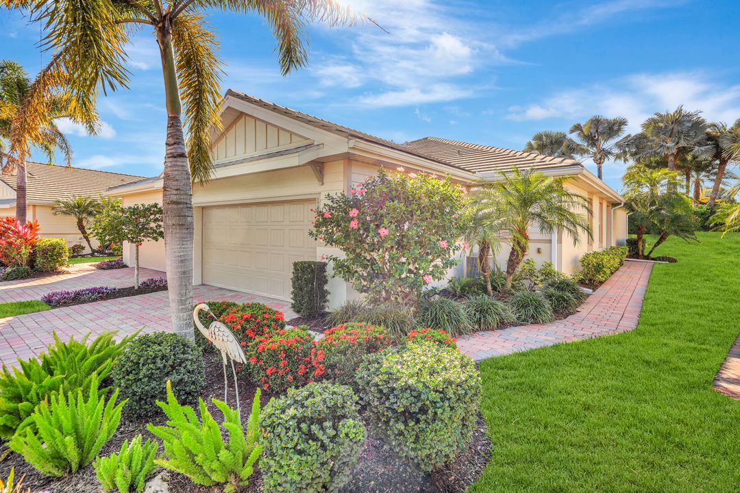 14863 Edgewater Cir, Naples, FL 34114