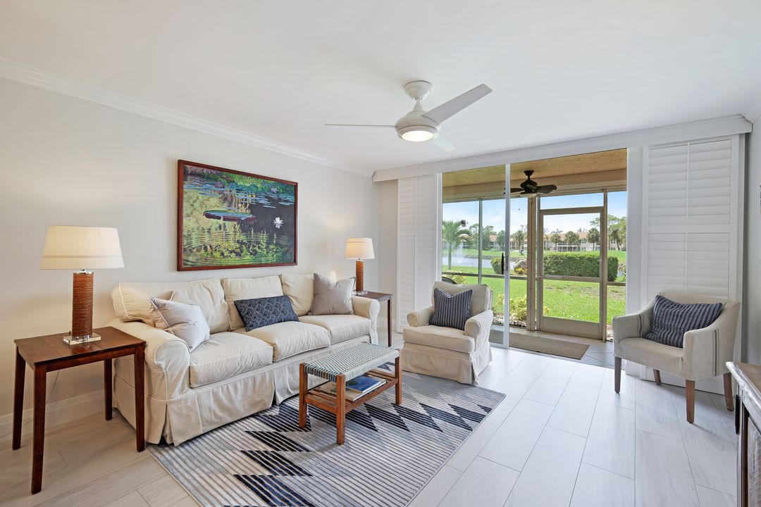 300 Forest Lakes Blvd #112, Naples, FL 34105