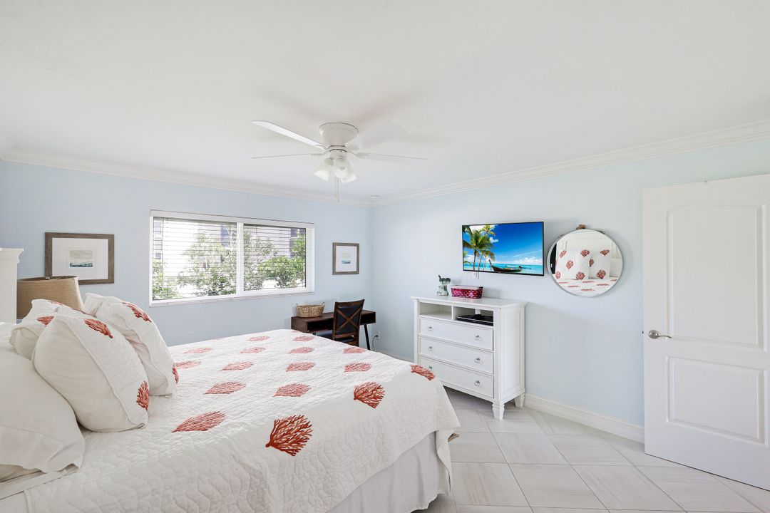 2100 Gulf Shore Blvd N #215, Naples, FL 34102