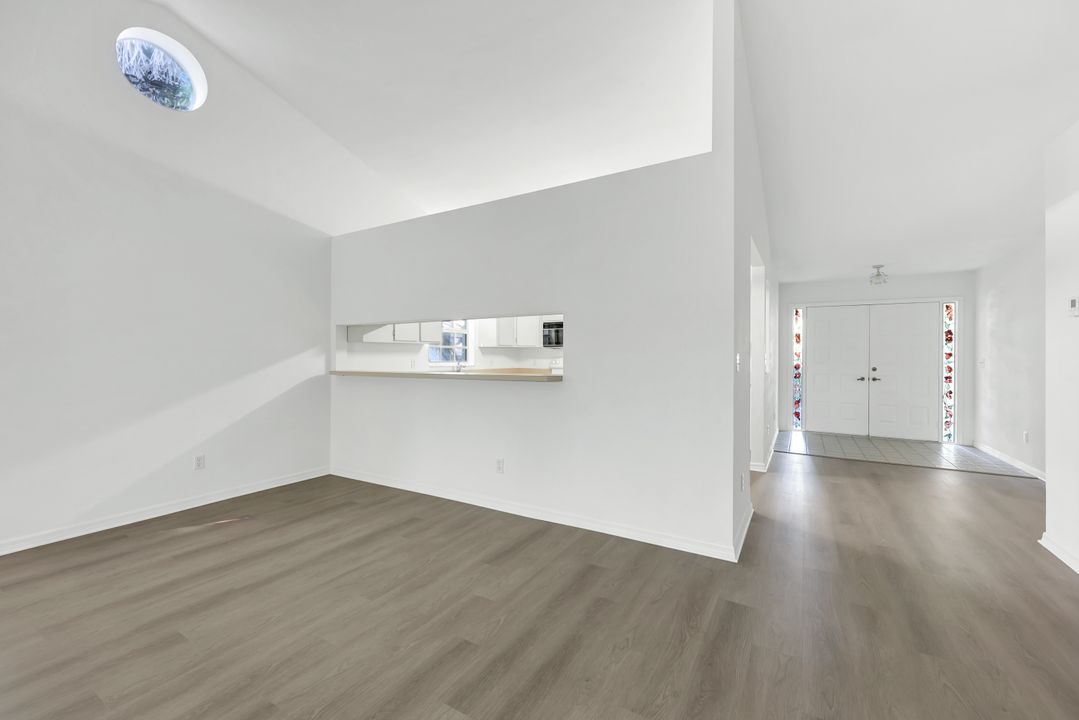 812 102nd Ave N, Naples, FL 34108