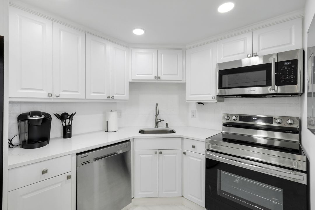 5 Bluebill Ave #410, Naples, FL 34108