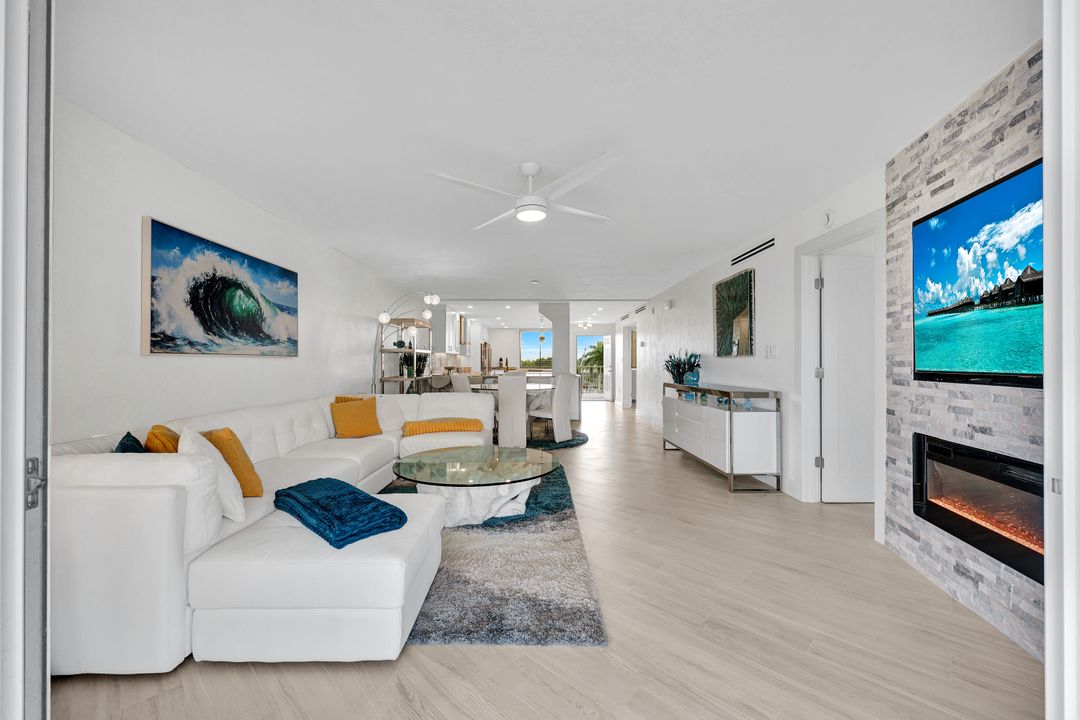 11118 Gulf Shore Dr #302, Naples, FL 34108
