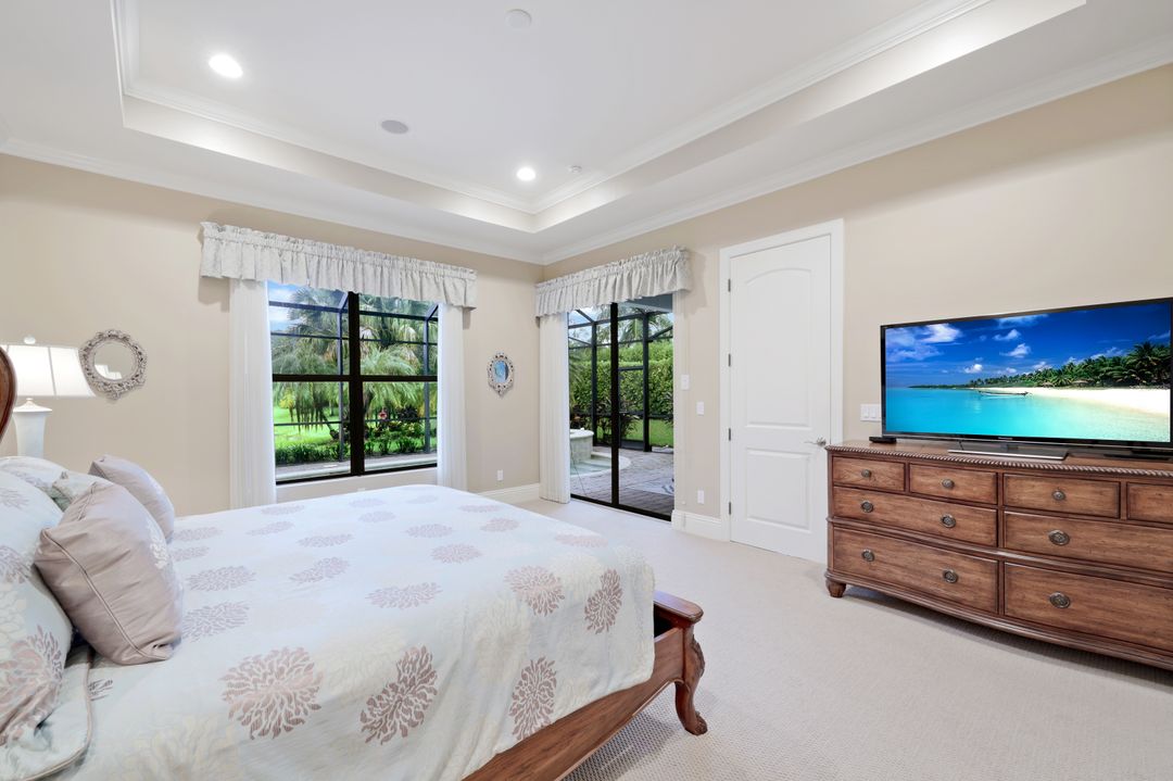 7598 Moorgate Point Way, Naples, FL 34113