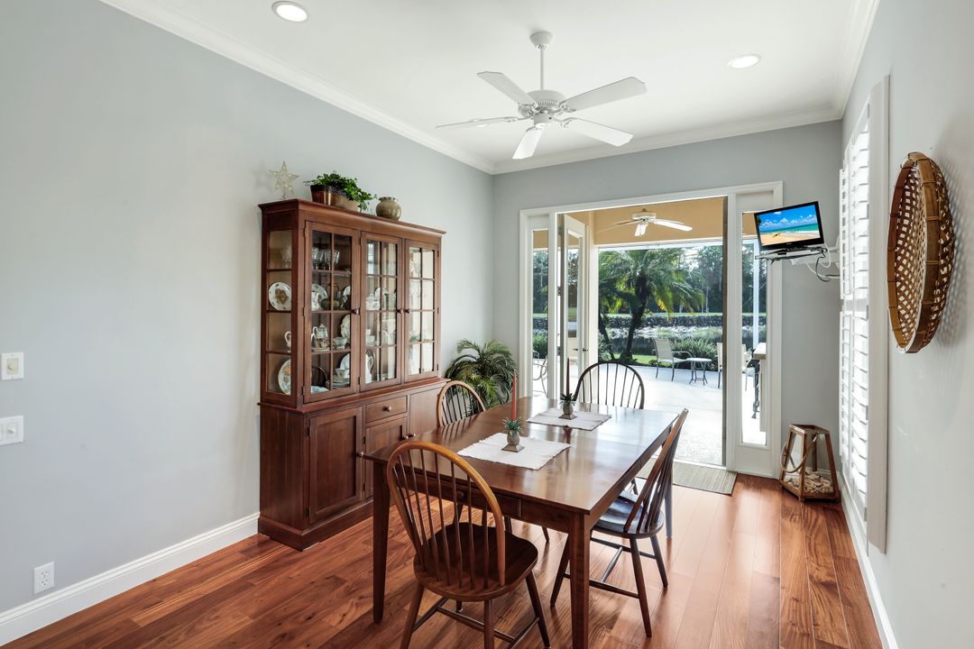 462 Preswick Ln, Naples, FL 34120