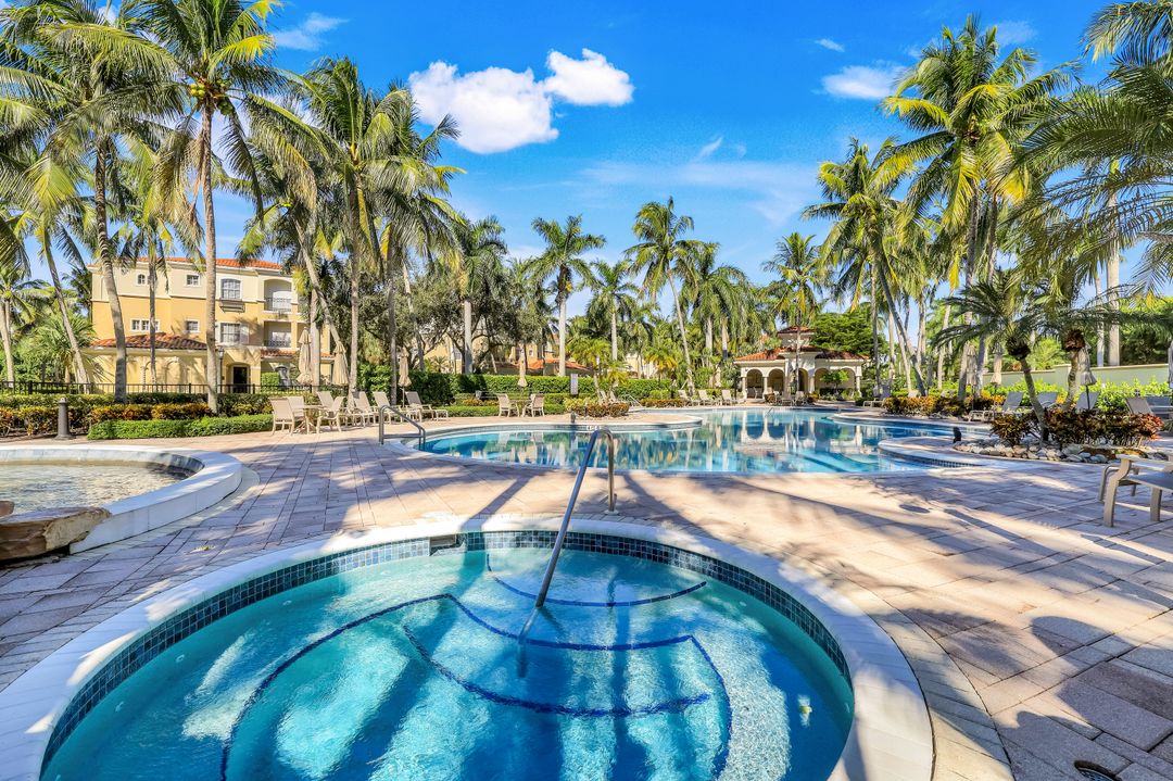 2626 Bolero Dr, Naples, FL 34109