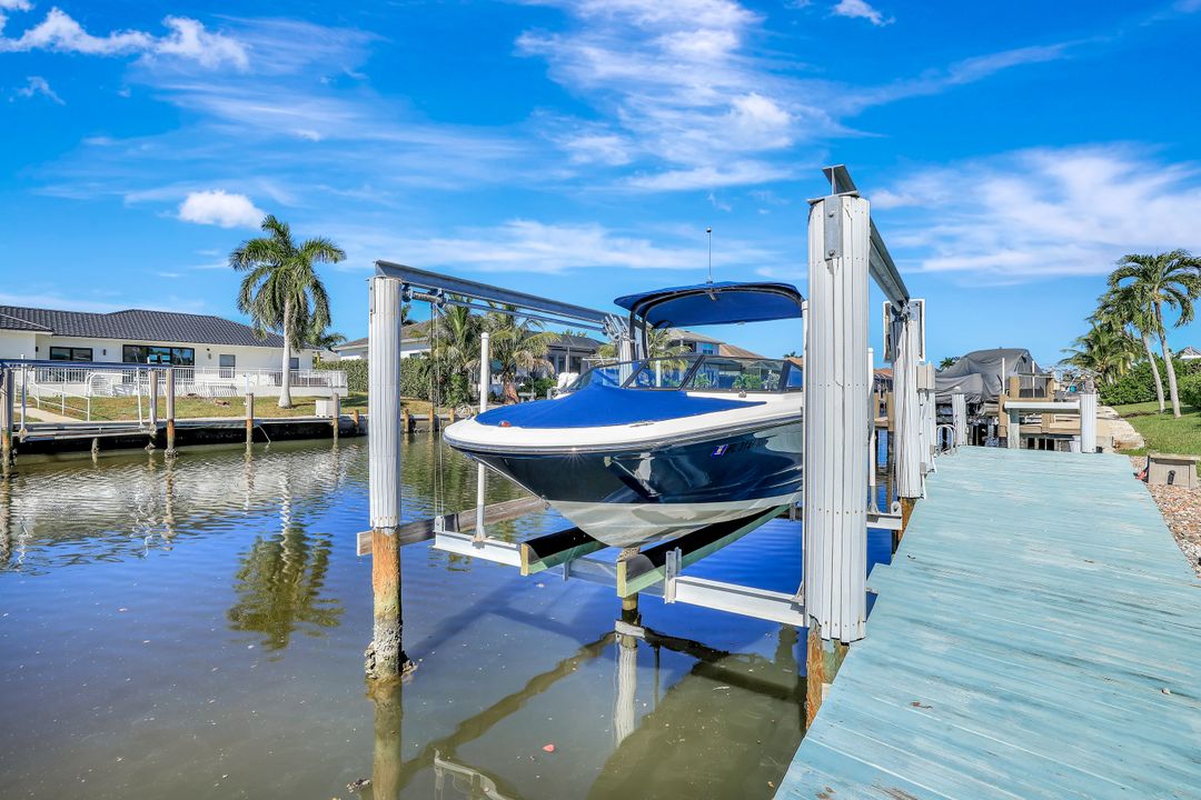390 Waterleaf Ct, Marco Island, FL 34145