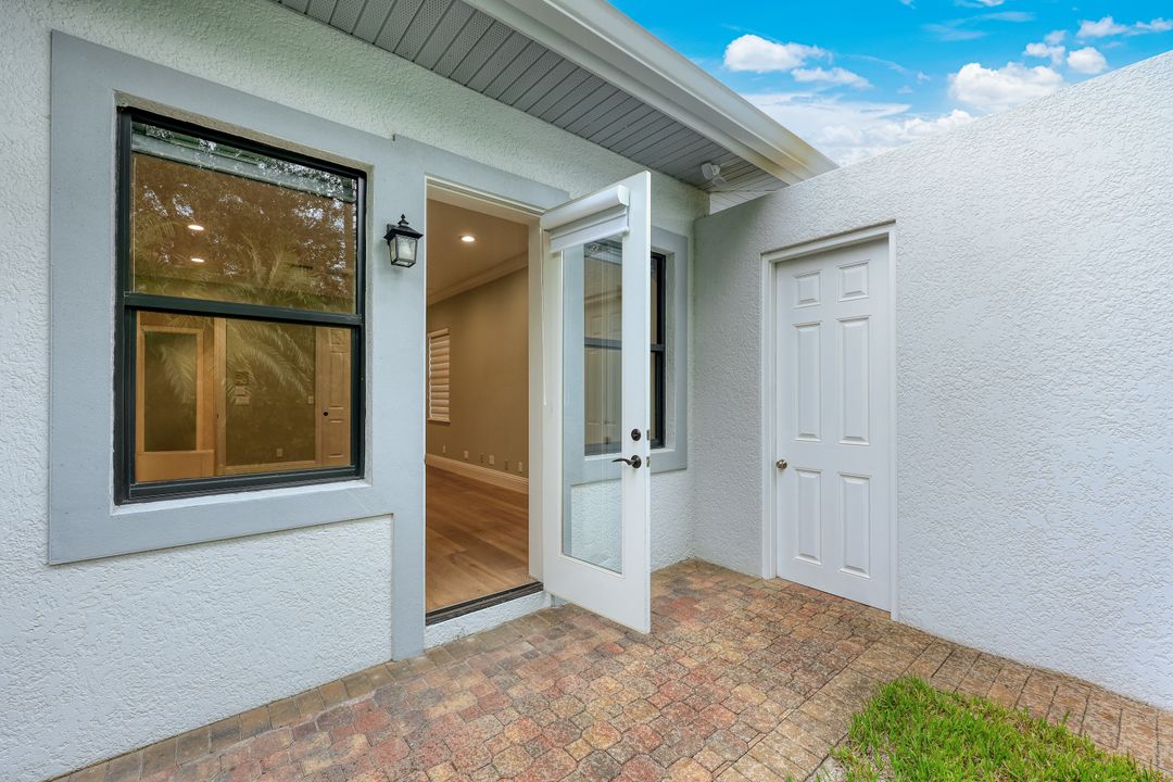 1725 Supreme Ct, Naples, FL 34110