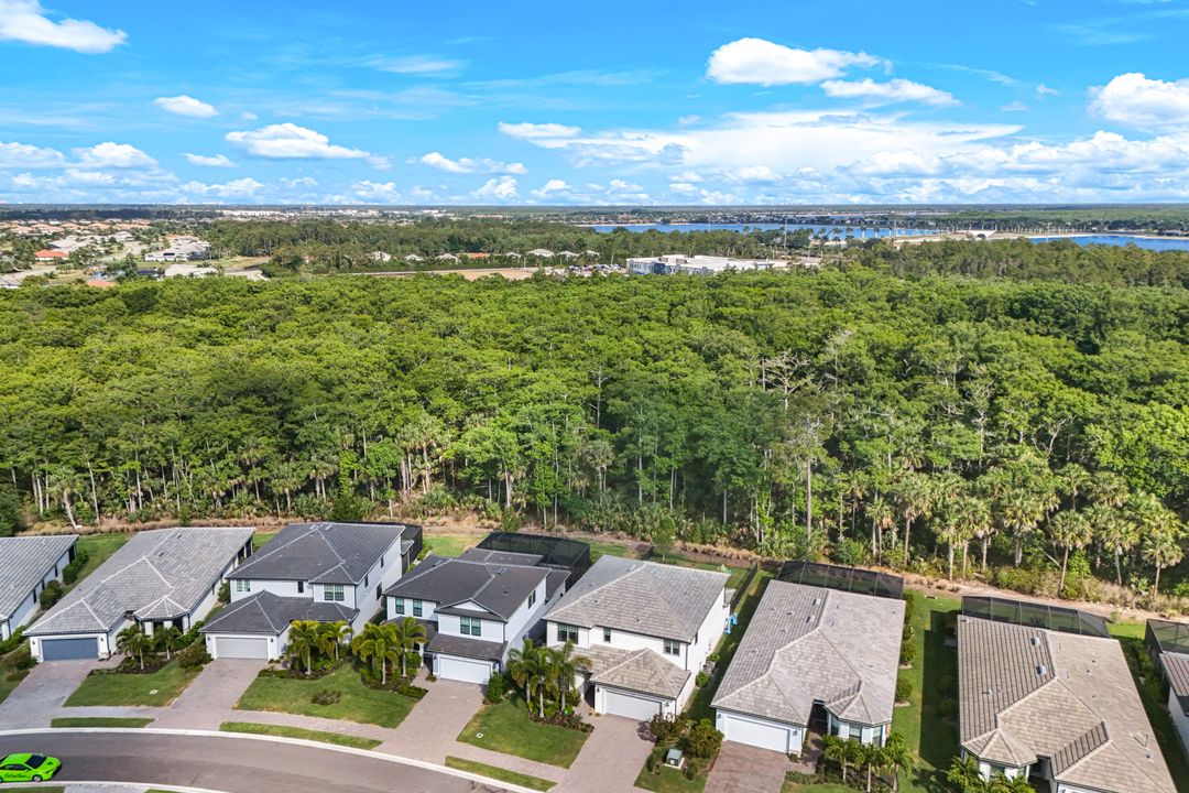 10427 Ventana Ln, Naples, FL 34120