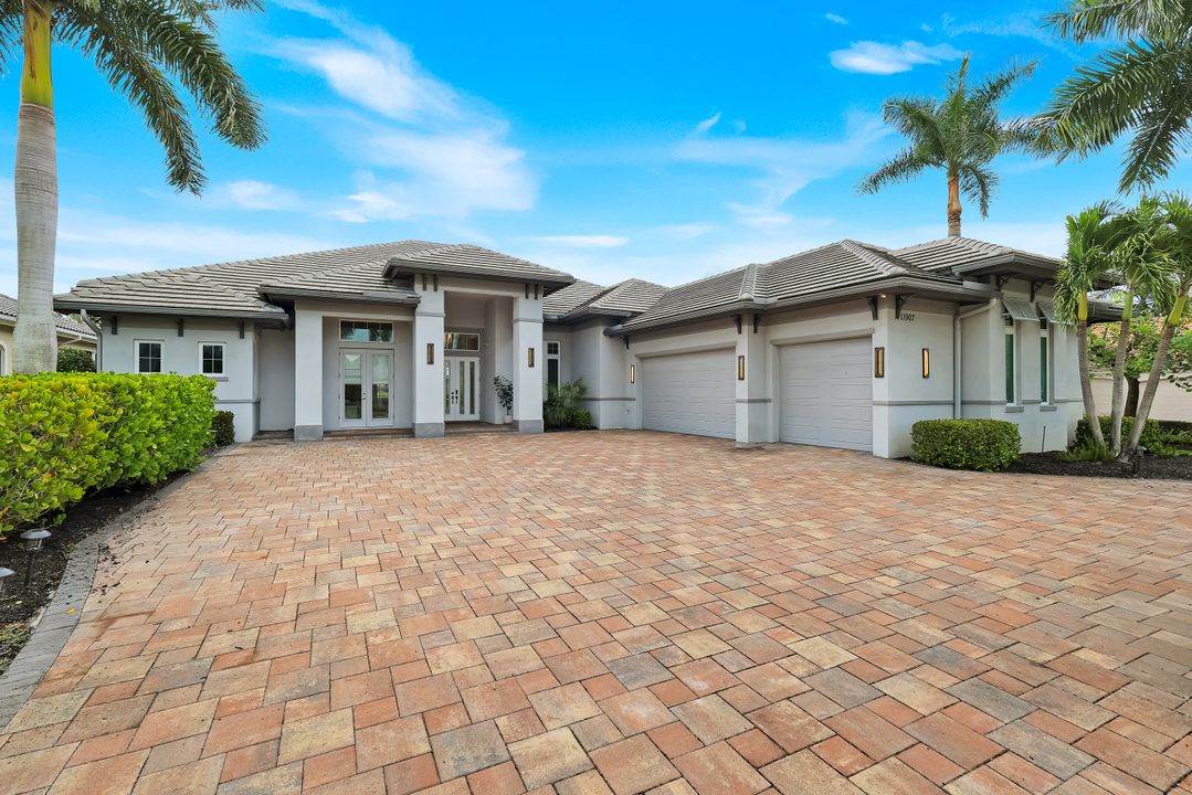 11907 Hedgestone Ct, Naples, FL 34120