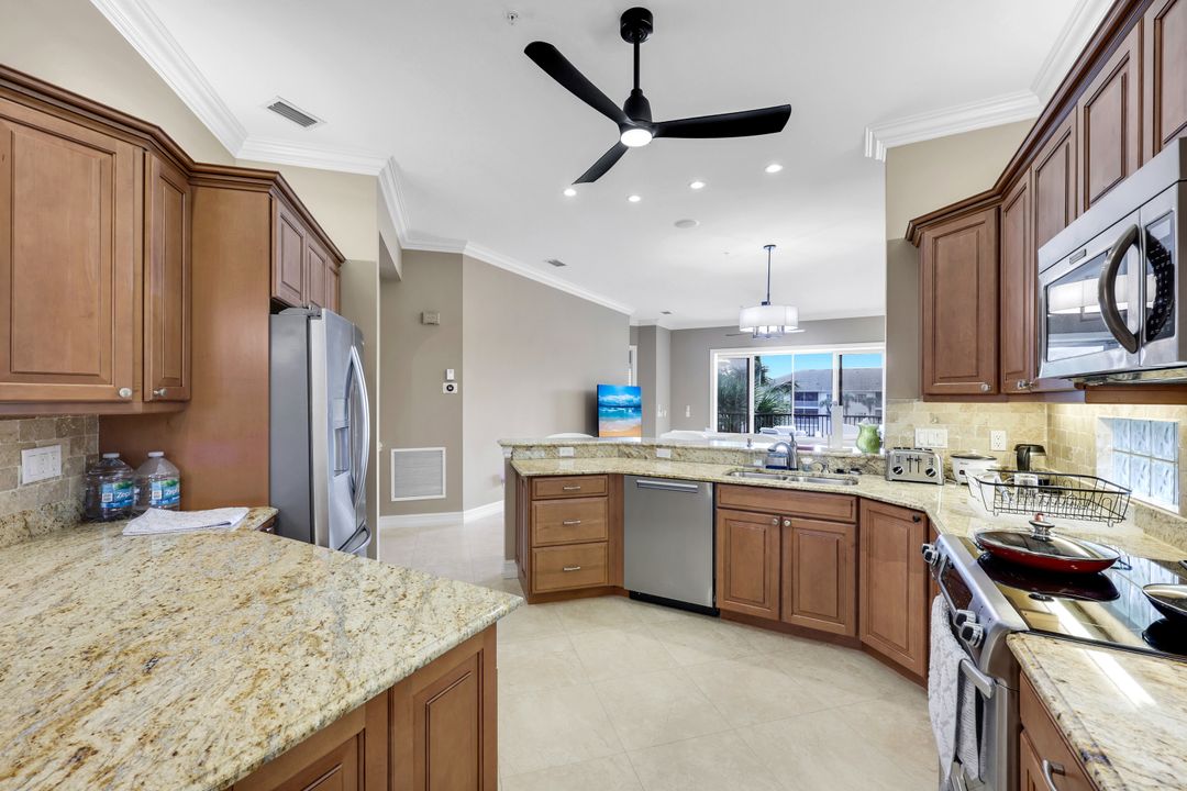 795 Bentwater Cir #204, Naples, FL 34108