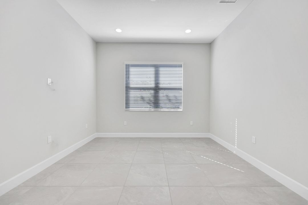 2440 Cambridge Wy, Naples, FL 34112