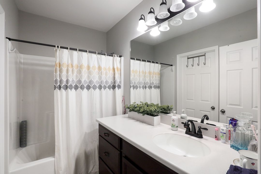 8598 Sumner Ave, Fort Myers, FL 33908