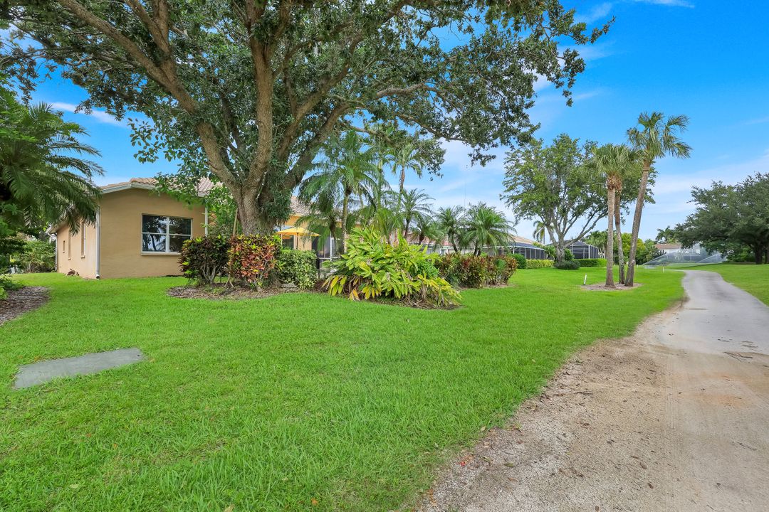 2237 Heritage Greens Dr, Naples, FL 34119