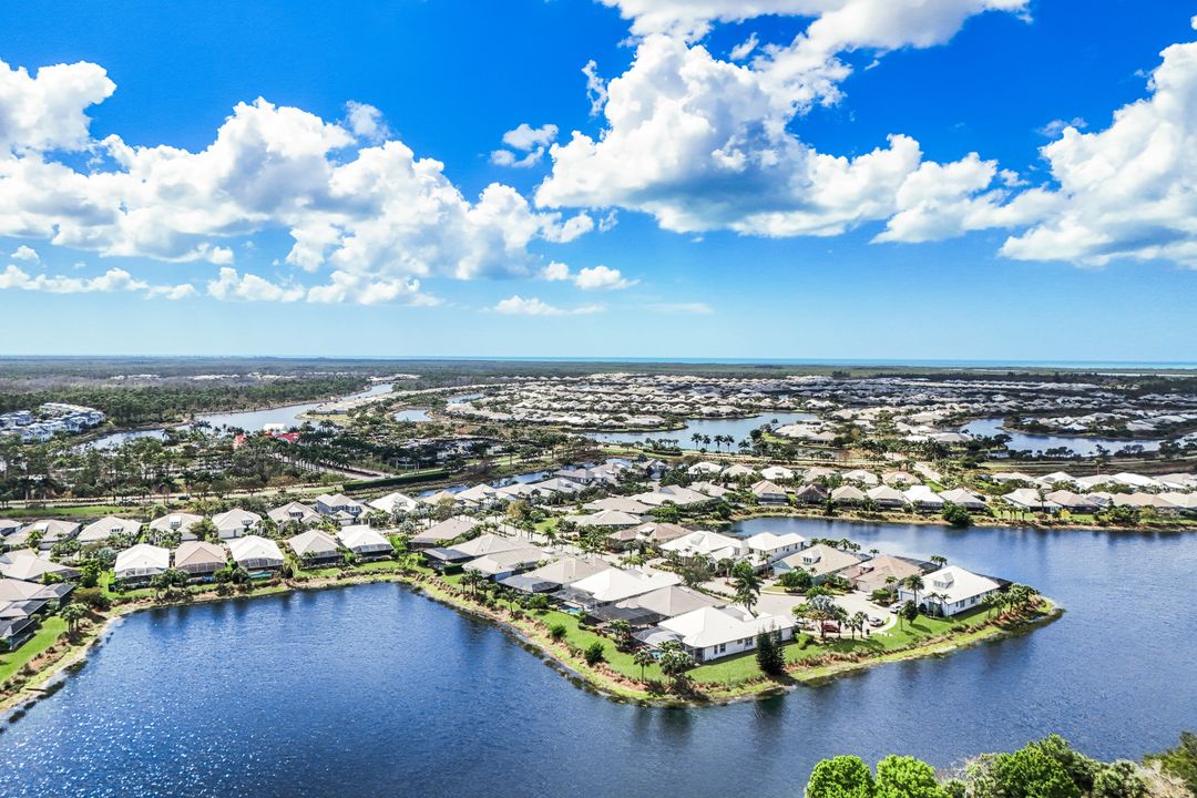 5052 Martinique Dr, Naples, FL 34113