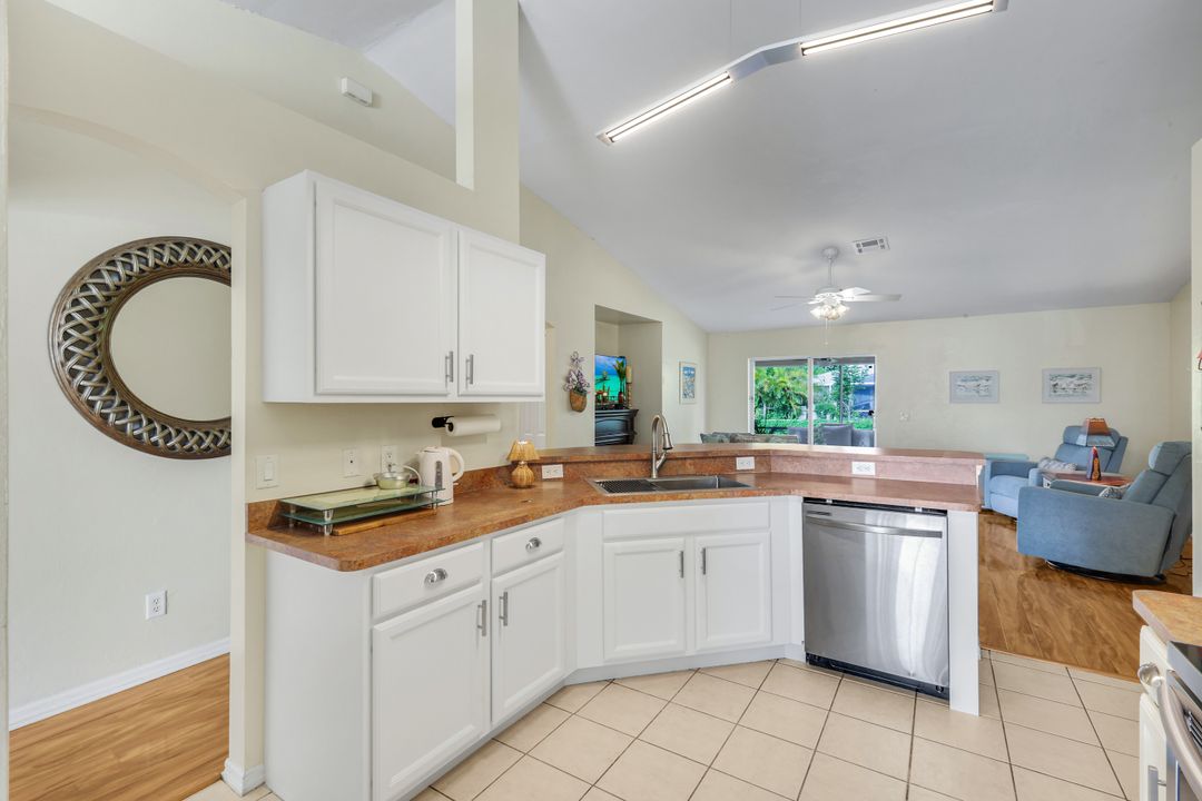 1006 NE 6th Pl, Cape Coral, FL 33909