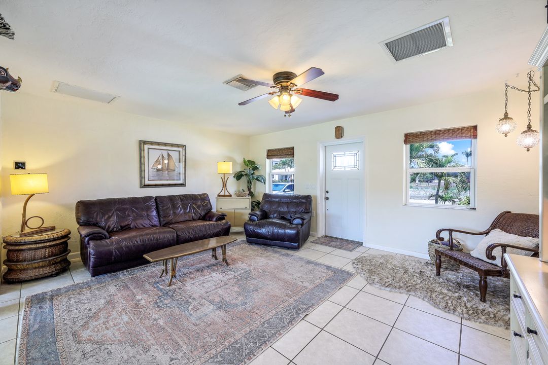 811 Wintergreen Ct, Marco Island, FL 34145