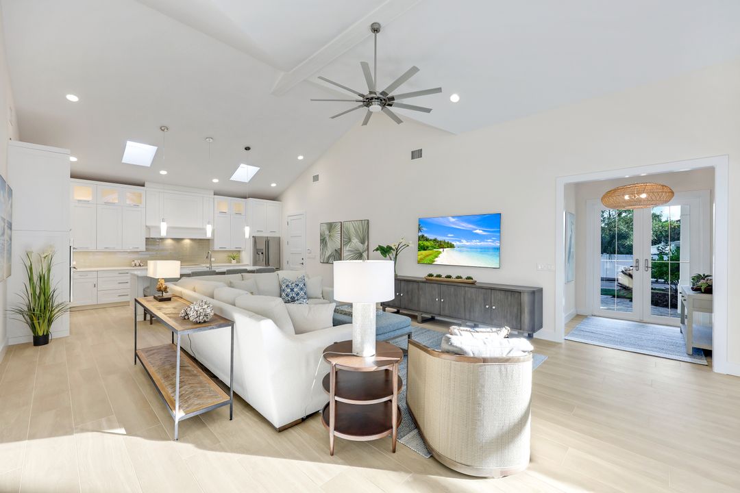 2100 Curtis St, Naples, FL 34112