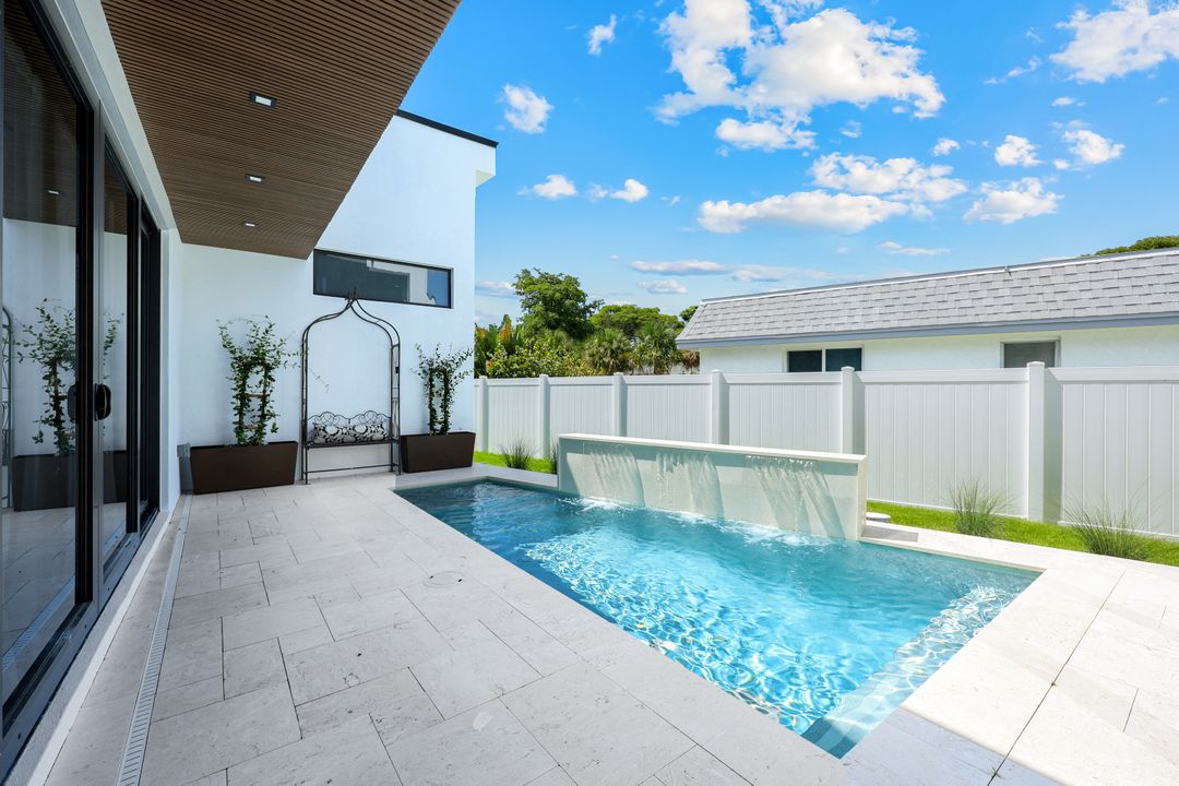 1230 10th Ave N, Naples, FL 34102