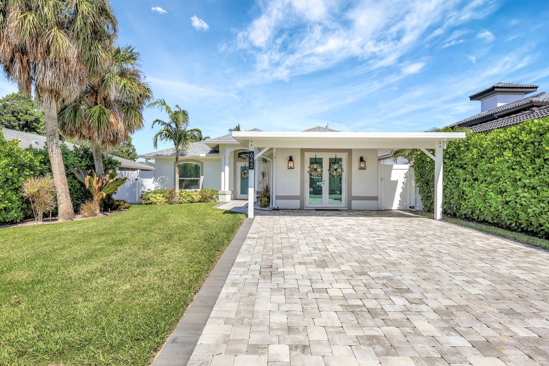 643 108th Ave N, Naples, FL 34108