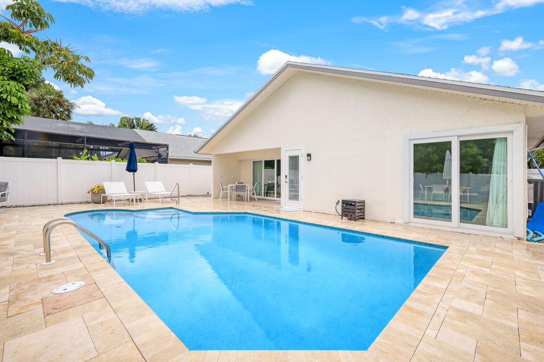 820 102nd Ave N, Naples, FL 34108