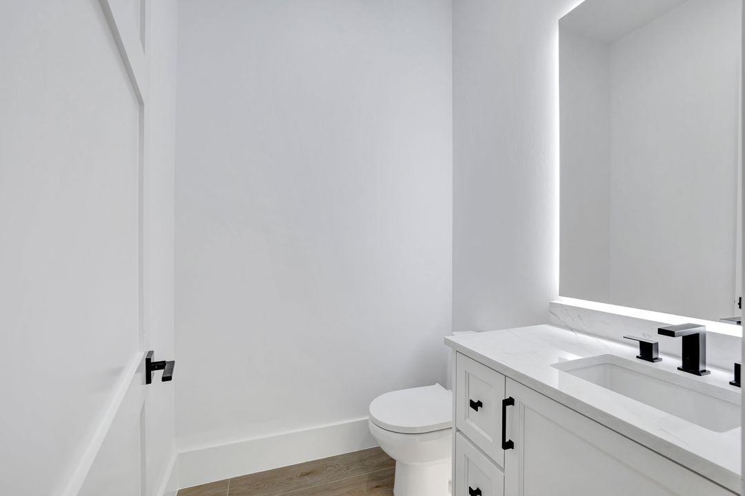 264 13th St NW, Naples, FL 34120