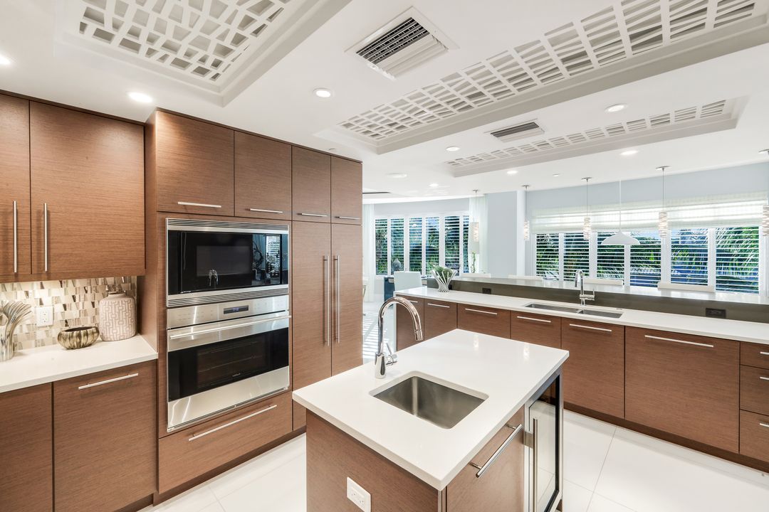 13665 Vanderbilt Dr #301, Naples, FL 34110