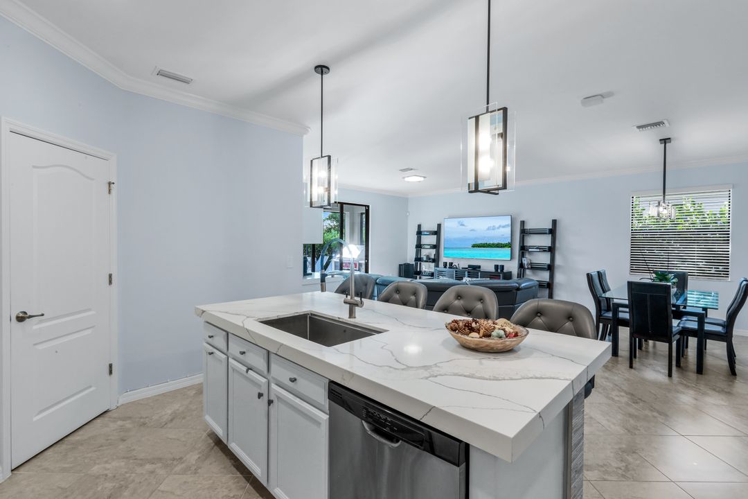 9445 Glenforest Dr, Naples, FL 34120