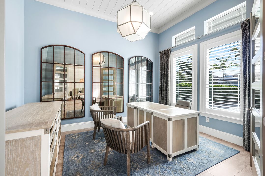 6348 Lyford Isle Dr, Naples, FL 34113