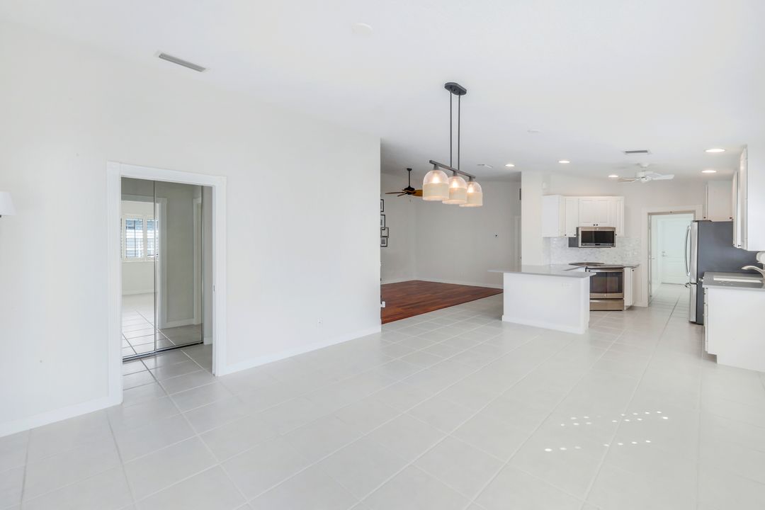 4155 St George Ln, Naples, FL 34119
