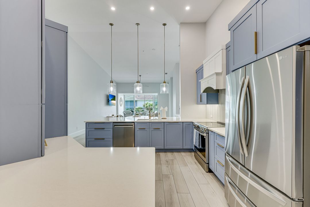 831 Sailaway Ln #202, Naples, FL 34108