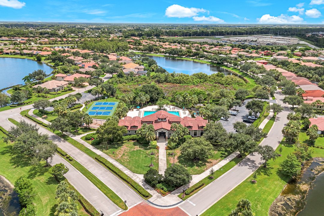 10194 Belcrest Blvd, Fort Myers, FL 33913