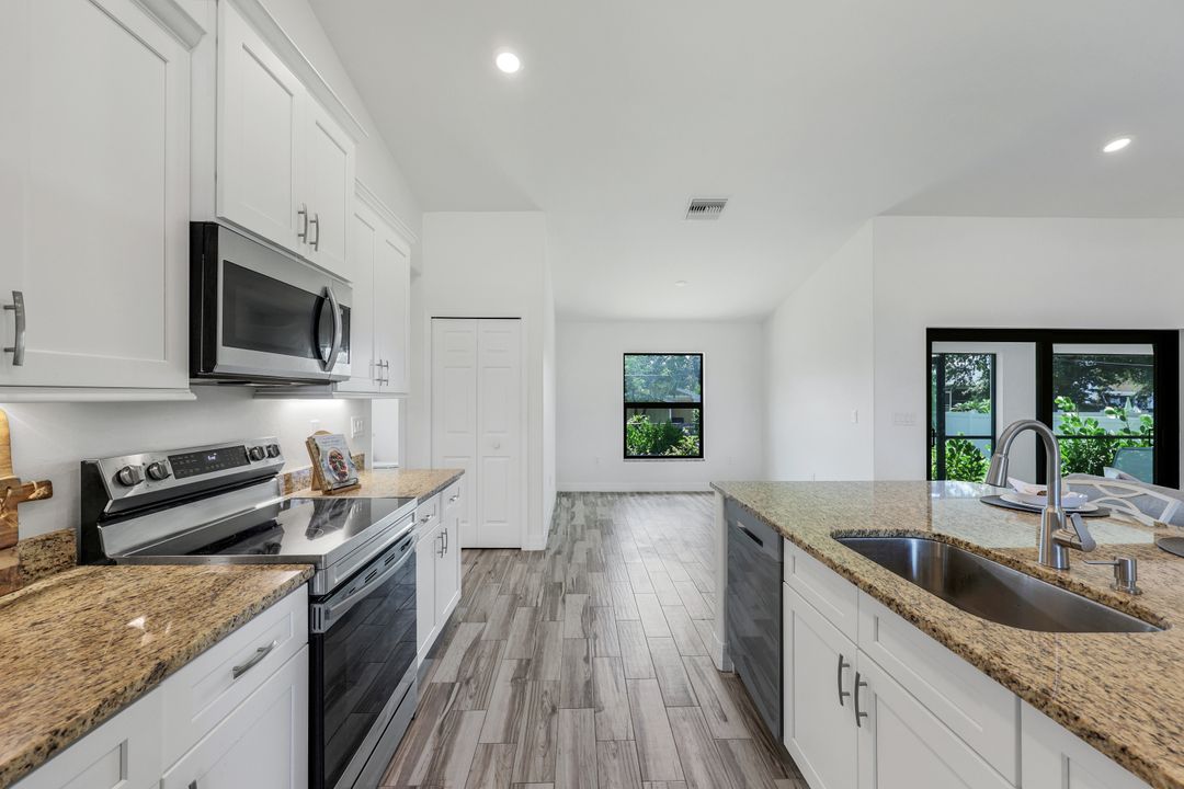18209 Hawthorne Rd, Fort Myers, FL 33967