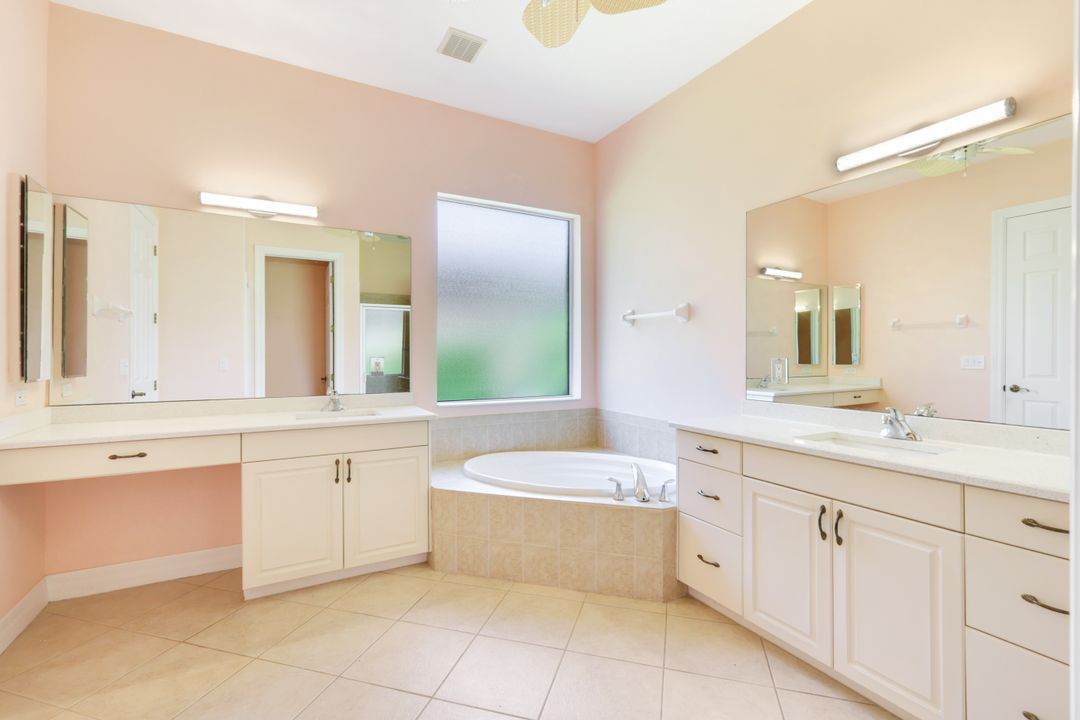 12910 Silverthorn Ct, Bonita Springs, FL 34135