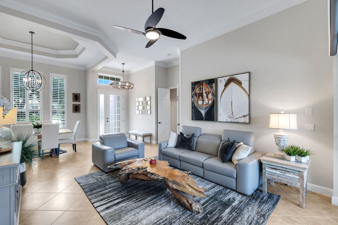 8223 Potomac Ln, Naples, FL 34104