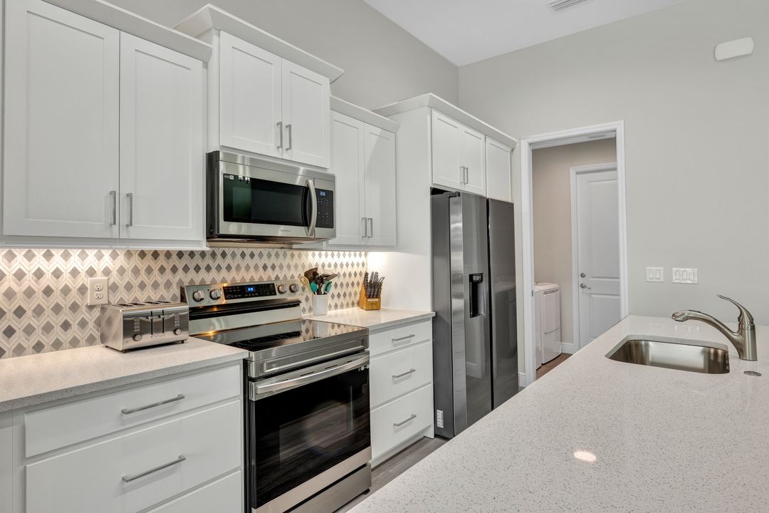 1617 El Dorado Pkwy W, Cape Coral, FL 33914