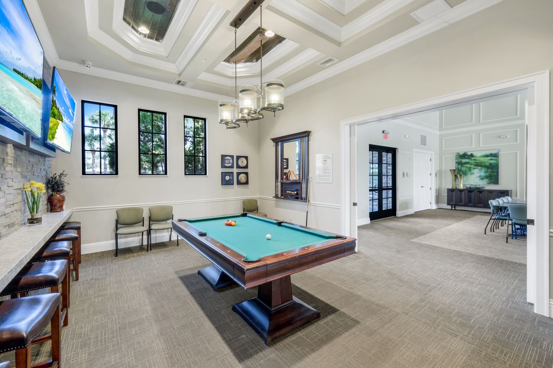 9445 Glenforest Dr, Naples, FL 34120