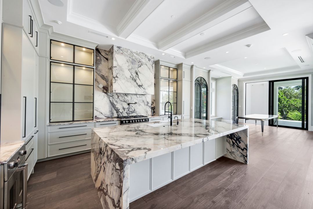 1690 Chesapeake Ave, Naples, FL 34102