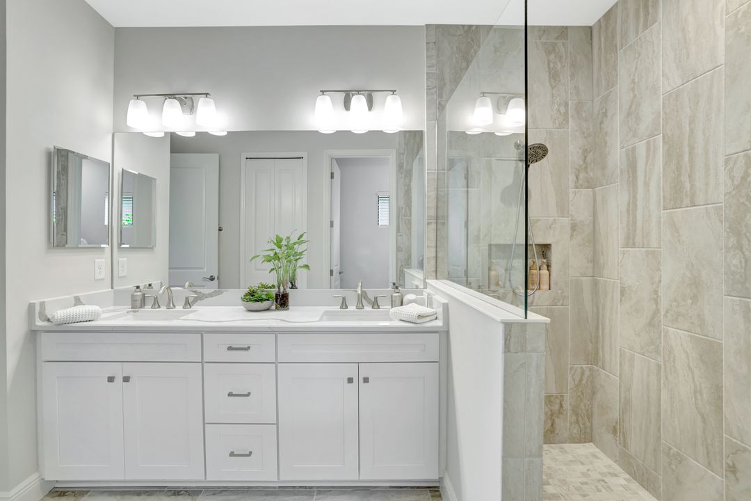 4621 Centaurus Cir, Naples, FL 34120