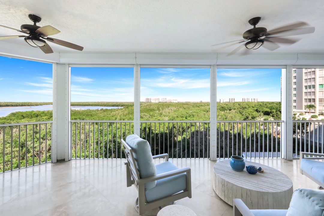 295 Grande Way #304, Naples, FL 34110